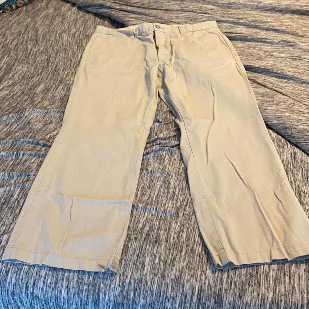 Men’s khaki Dockers 03 classic fit pants.